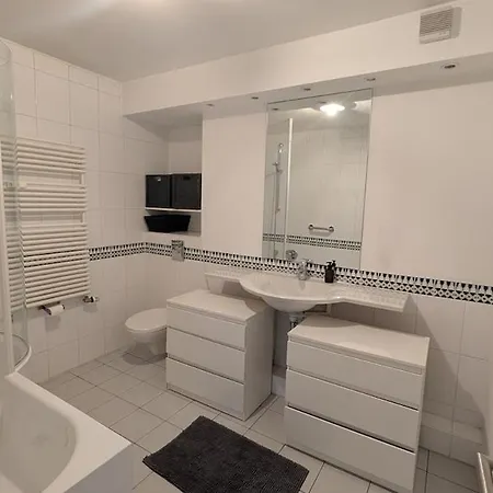 2-bedroom With Great Airport And Messe Access *